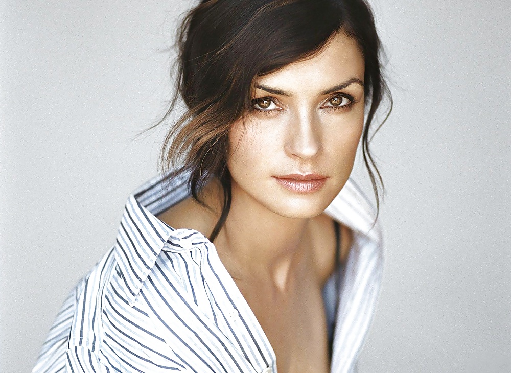 Famke Janssen #32081131