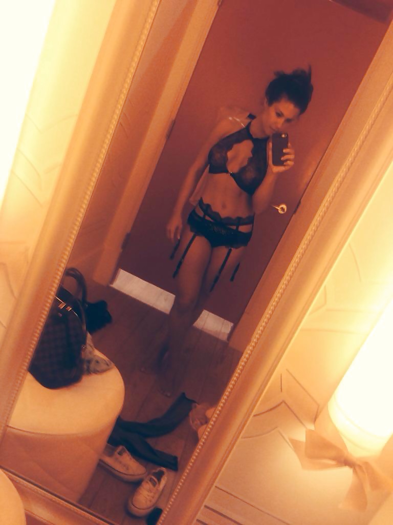 Brooke adams (tessmacher) selfie del culo in bikini minuscolo
 #28766436