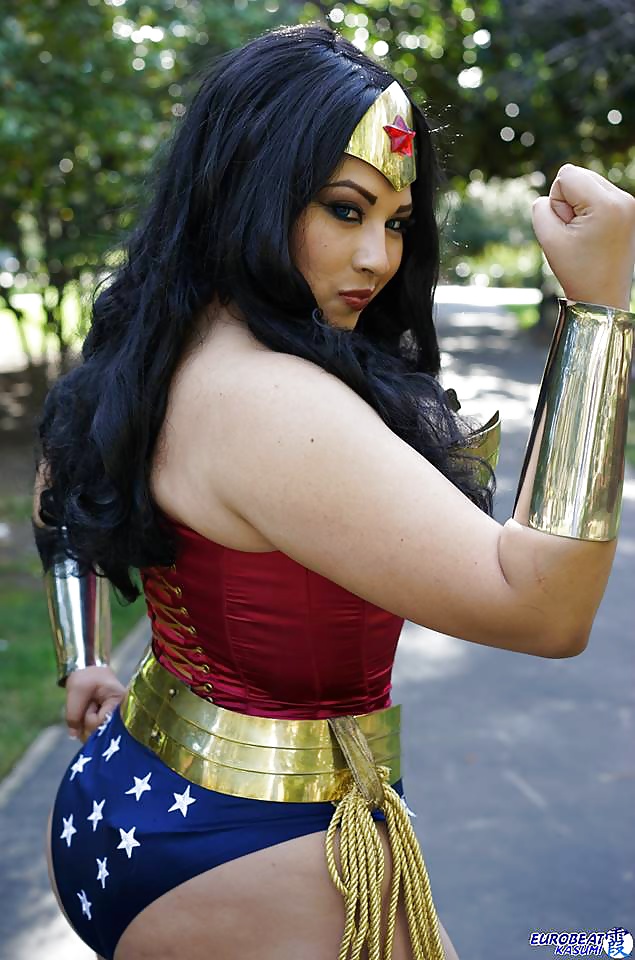 Cosplay #9: Ivy as Wonder Woman from DC Comics  #27549849