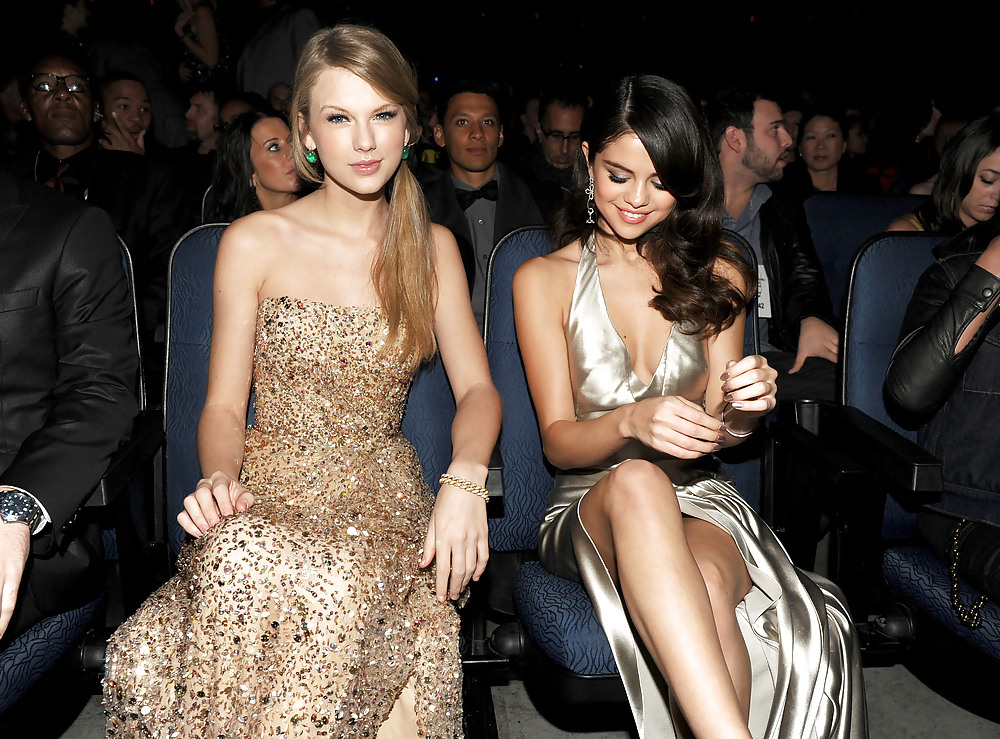 Selena gomez vs taylor swift - ¿quién es mejor?
 #26488742