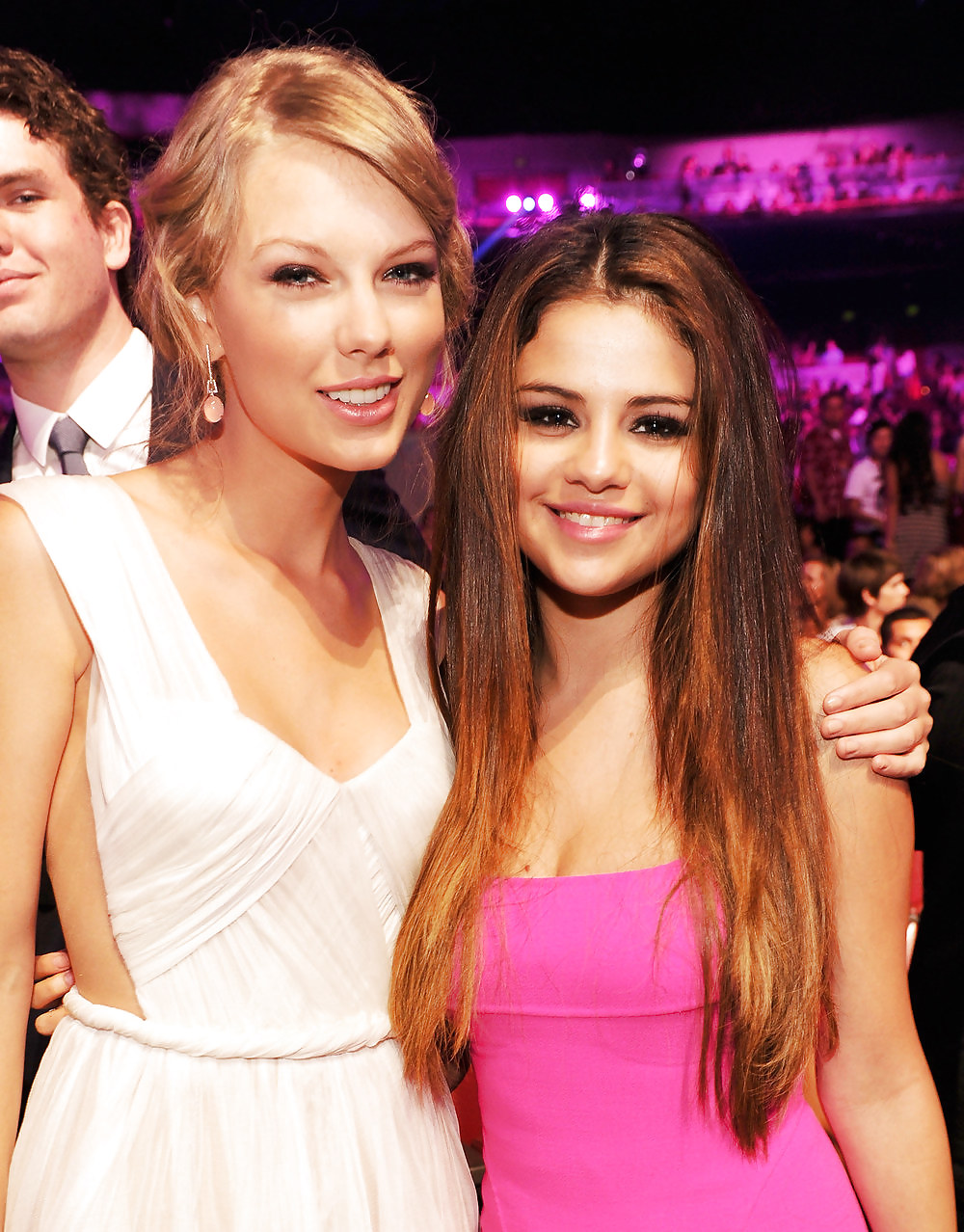 Selena Gomez Vs Taylor Swift - Wer Ist Besser? #26488821