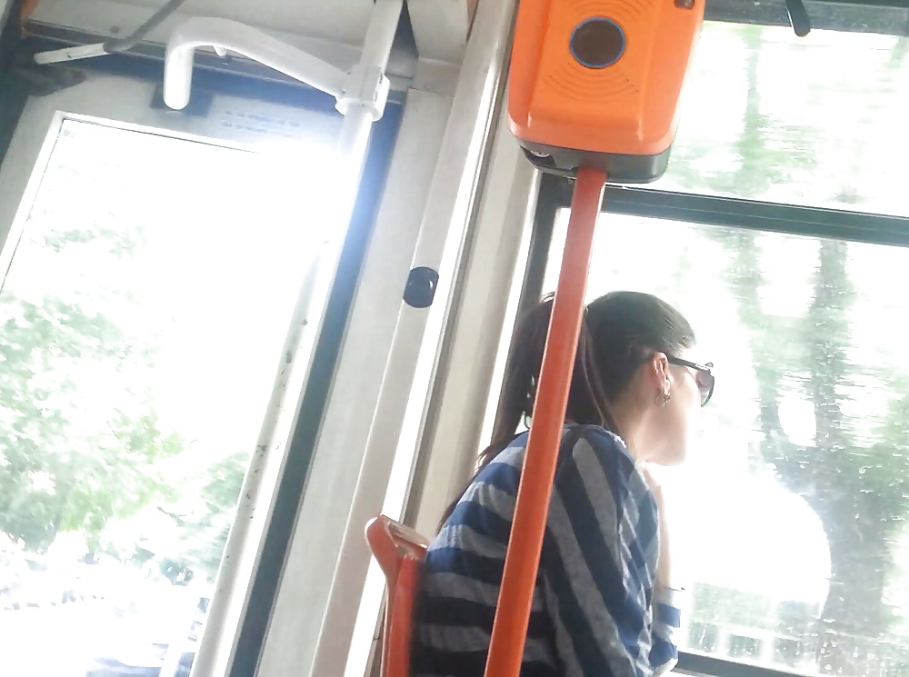 Espía viejo + joven en autobús, tranvía rumano
 #26735349