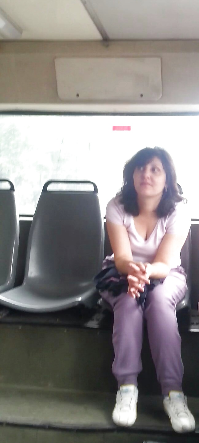 Espía viejo + joven en autobús, tranvía rumano
 #26735356