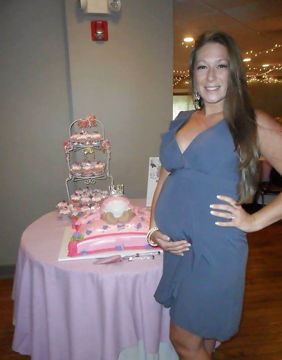 セクシーな妊婦の友人
 #34876039