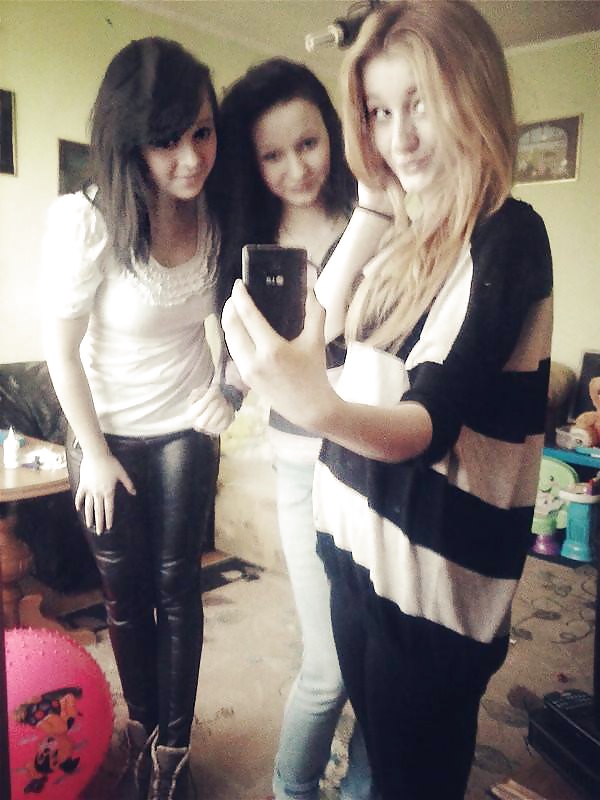 Chicas frentistas
 #28821396