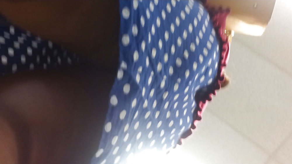デパートでスカートをめくる (VIDEOのスクリーンショット)
 #41134129