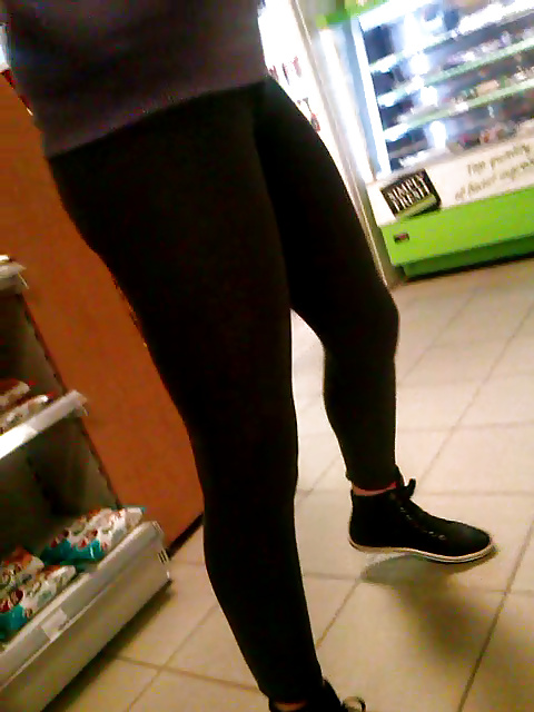 Ragazza in leggings e spandex 
 #23004749