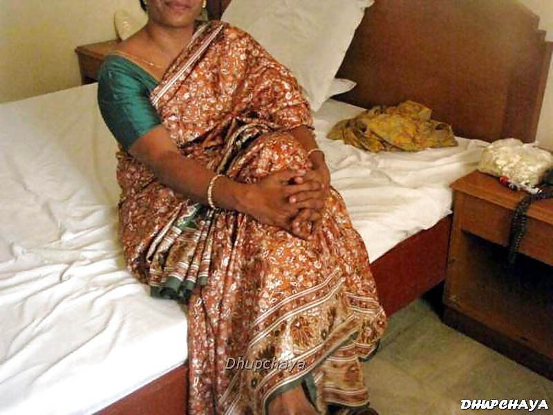 Desi Maide Im Hotelzimmer #24980866