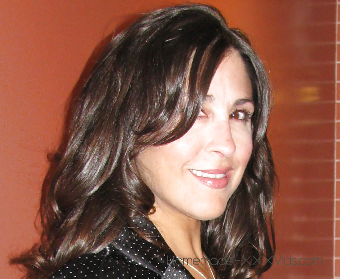 Sexy milf indoors
 #26041303