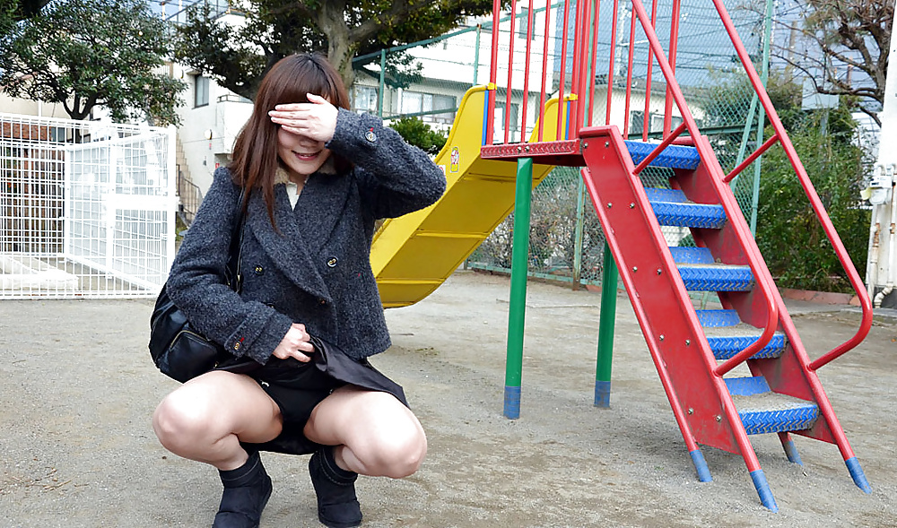 Chica japonesa follada en público
 #34701203