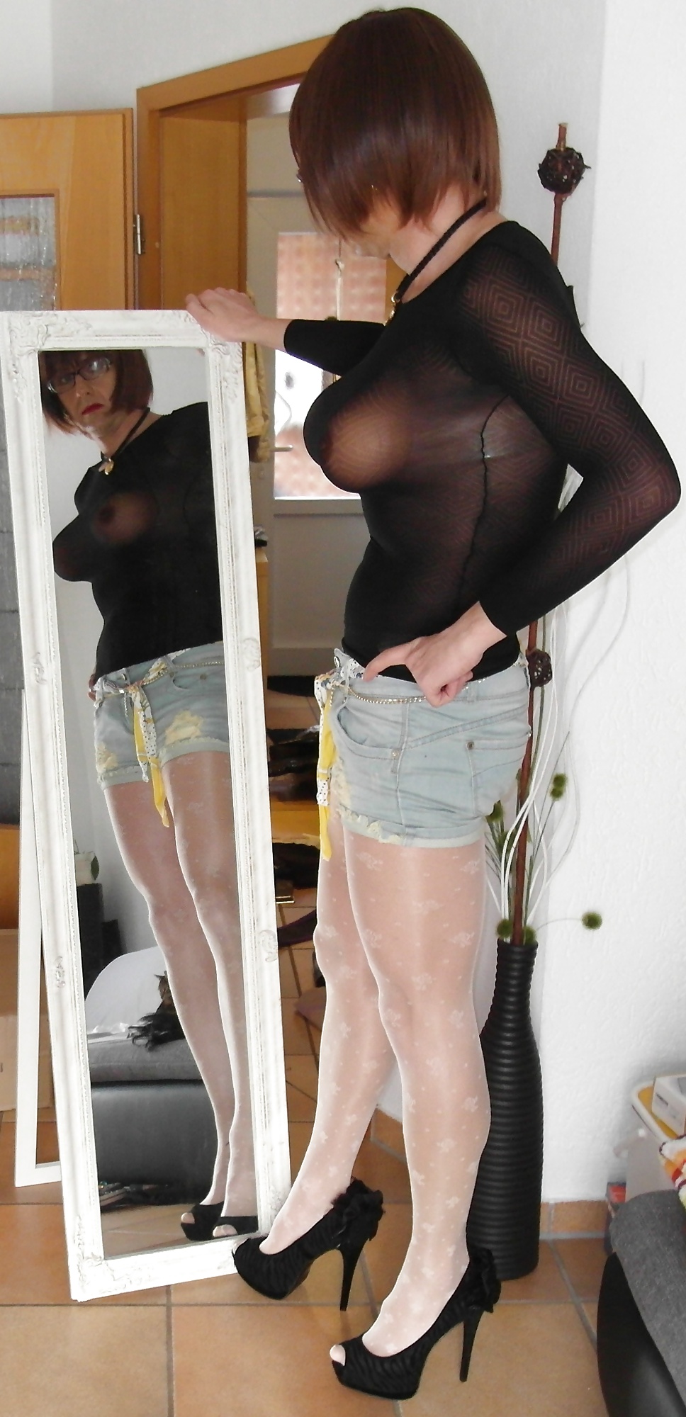 Non Nude Pantyhose Gallery. Touch my Nylon legs... Hannover #38813499