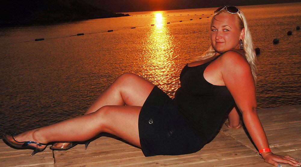 Full thighs in the mini 23 #24023861