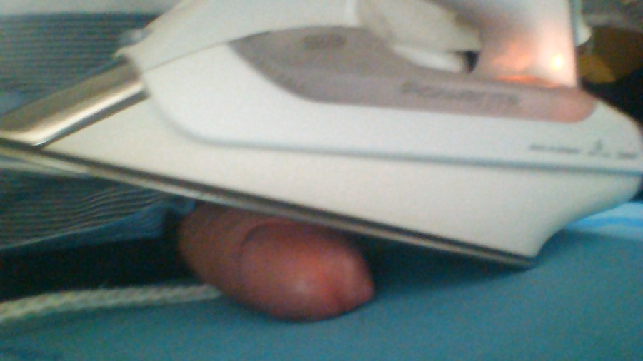 Calentando la polla dura con el hierro rowenta
 #32490450