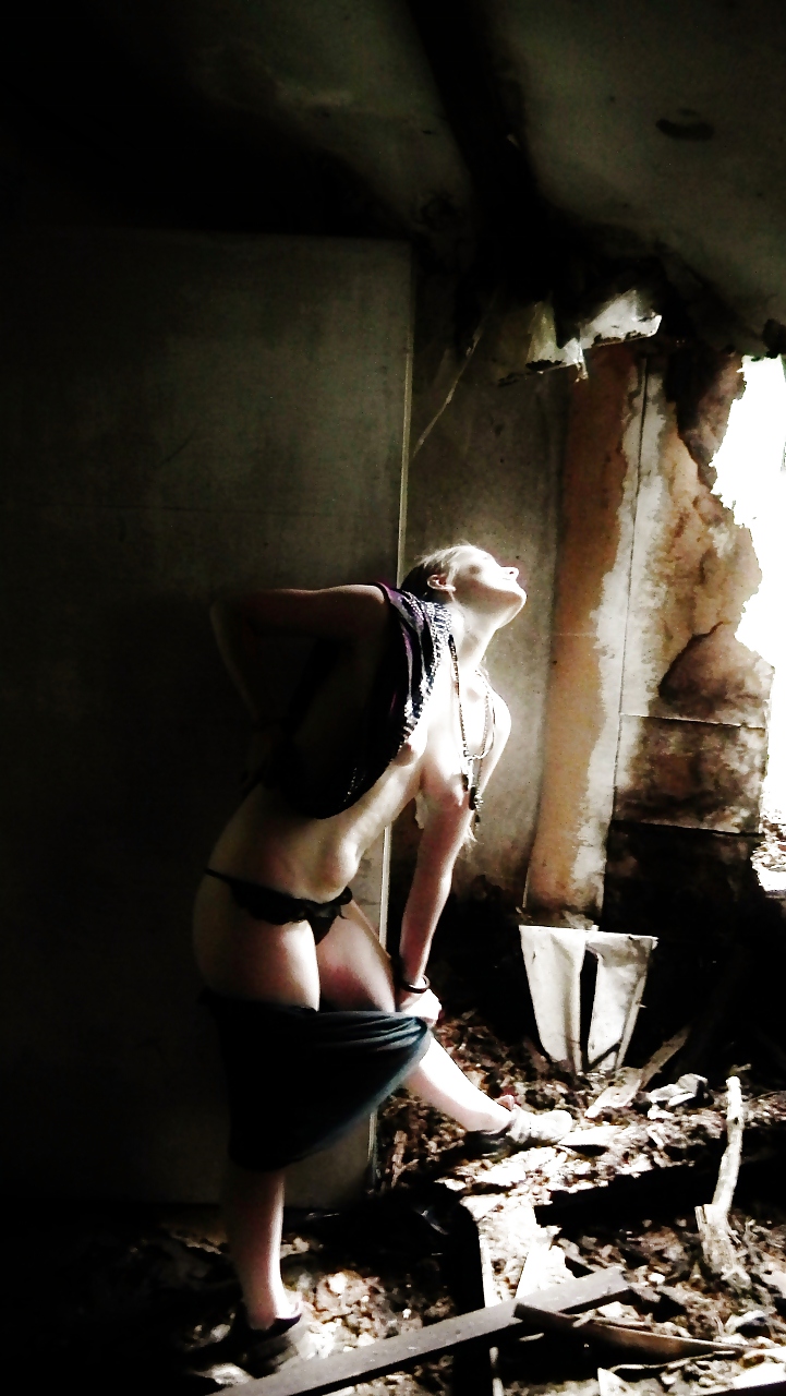 EvelinaJuliet - Old house #22892325