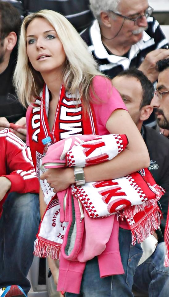 -ragazze magenta- ultras, hooligans e ragazze del calcio grecia
 #31055655