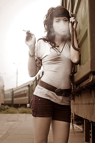 Feticcio del fumo asiatico - rauchende asiatische schoenheiten
 #34797388