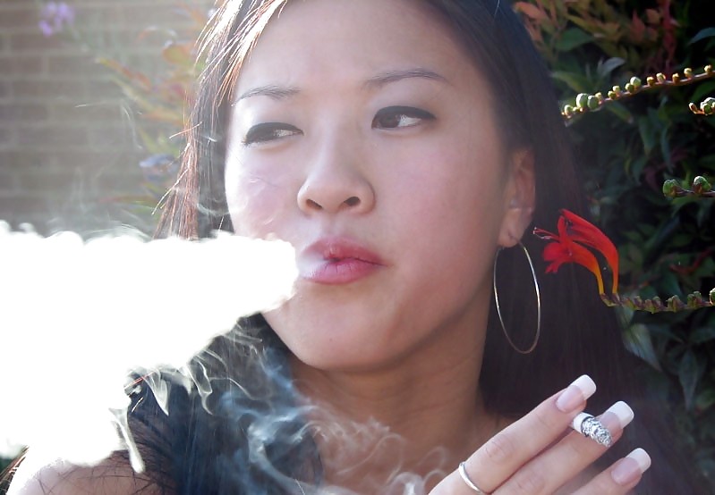 smoking fetish asian - rauchende asiatische schoenheiten #34797421