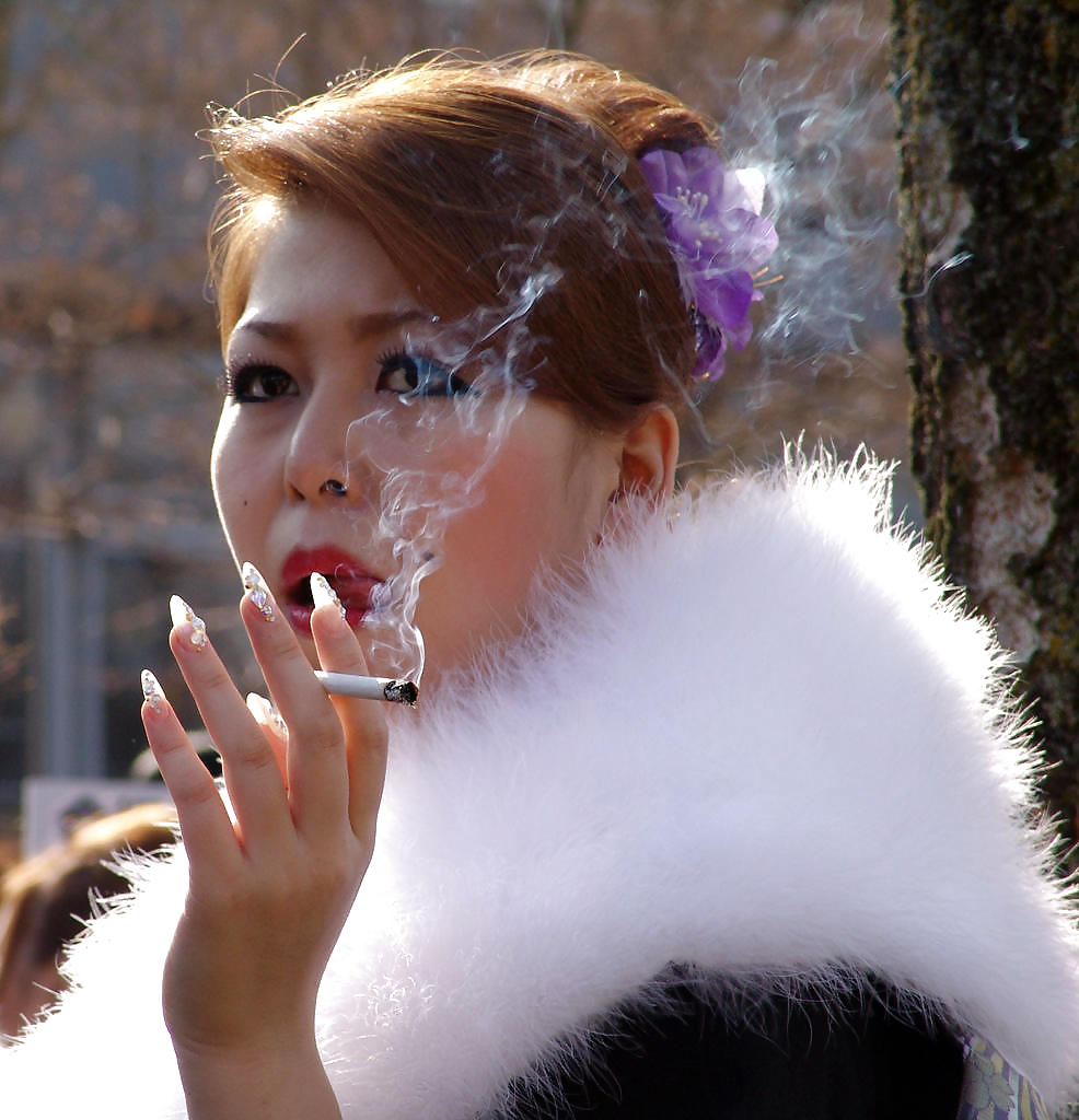 smoking fetish asian - rauchende asiatische schoenheiten #34797432