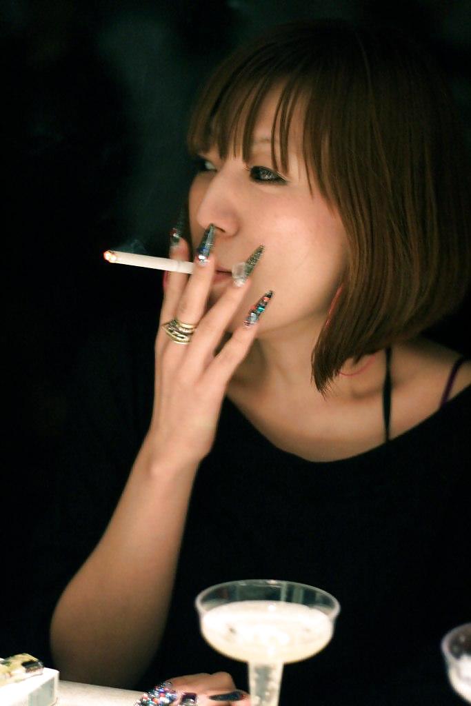 smoking fetish asian - rauchende asiatische schoenheiten #34797593