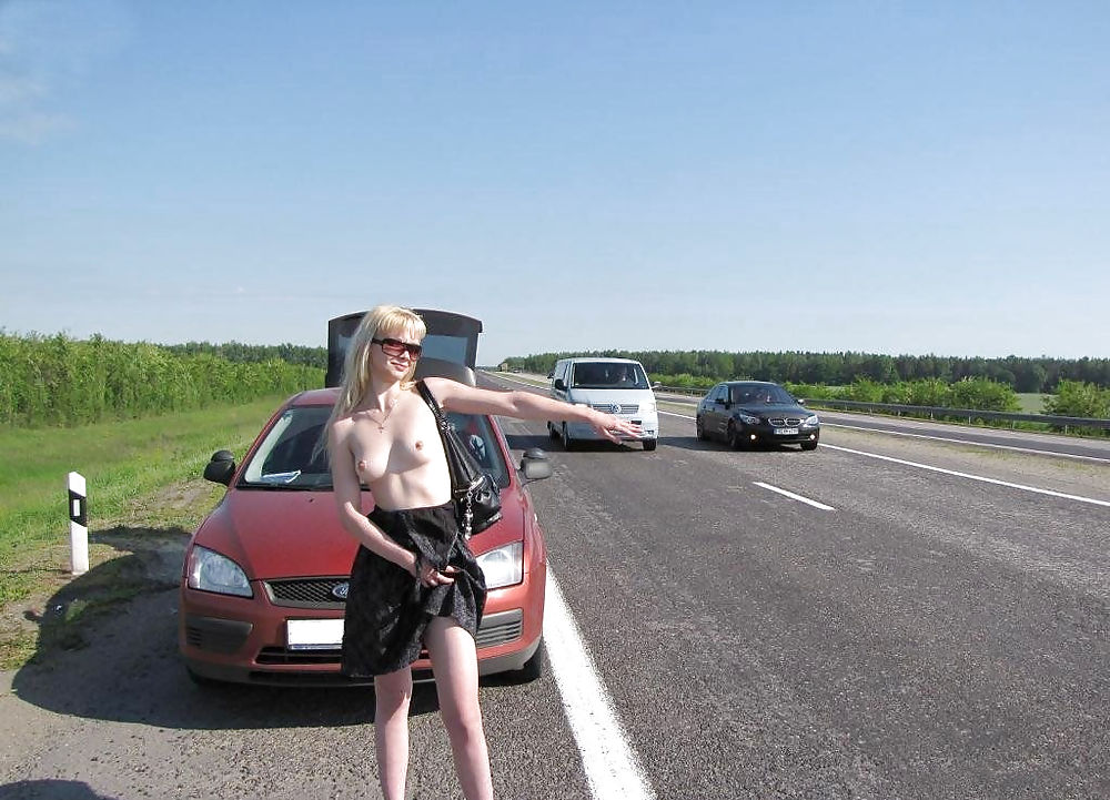 Desnudez pública amateur: chicas flasing en los coches
 #37116930