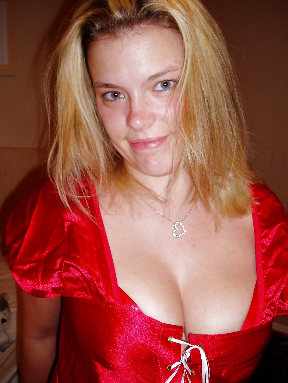 Esposa amateur posando en lencería sexy
 #33506915