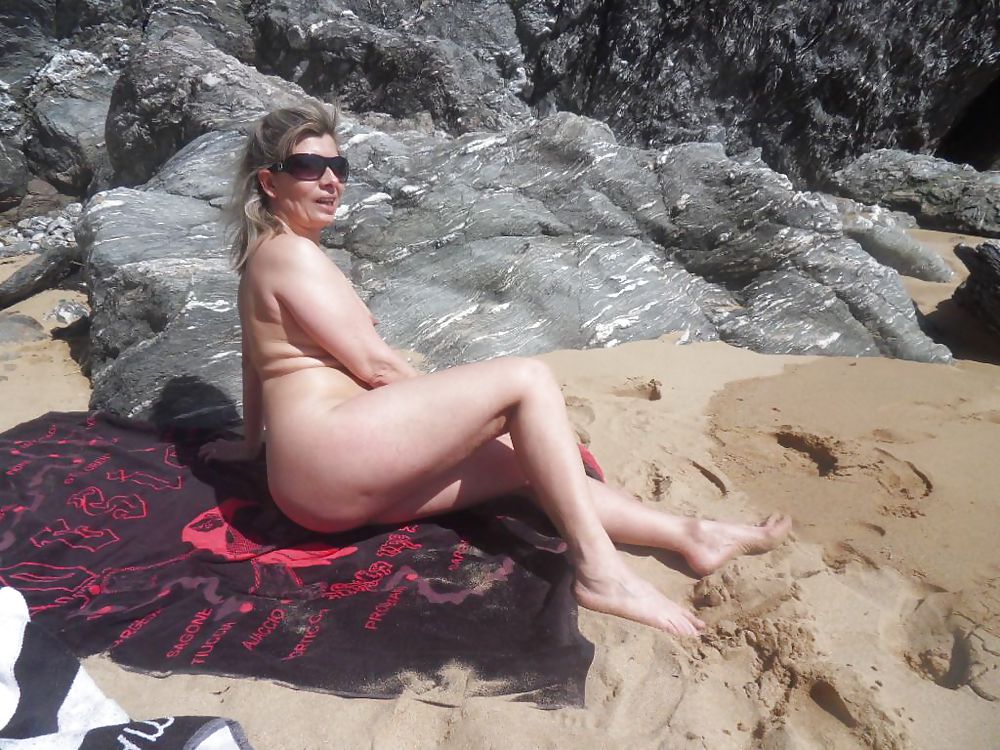 Mature outdoors spread pussy ass #37893676