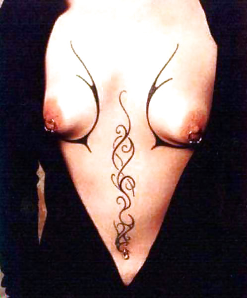 Piercing + tatuaje
 #37357815