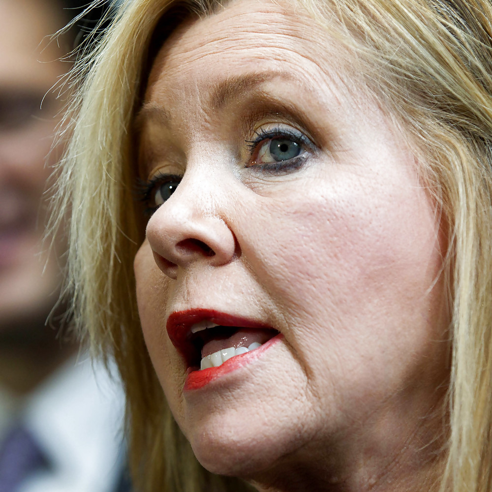 Adoro masturbarmi al conservatore marsha blackburn
 #24337868