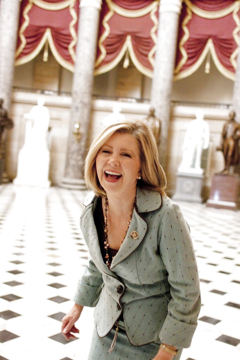 Adoro masturbarmi al conservatore marsha blackburn
 #24338038