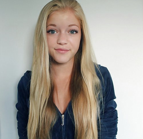 Cute Blonde Schwedische Teenager #39097218