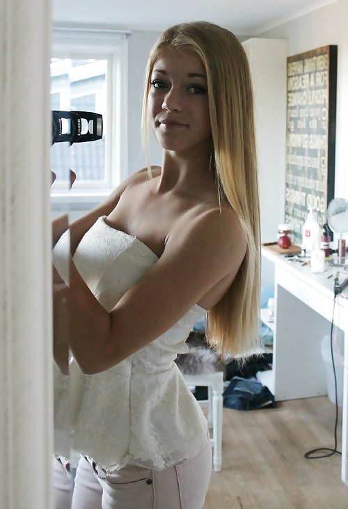 Cute Blonde Schwedische Teenager #39097225