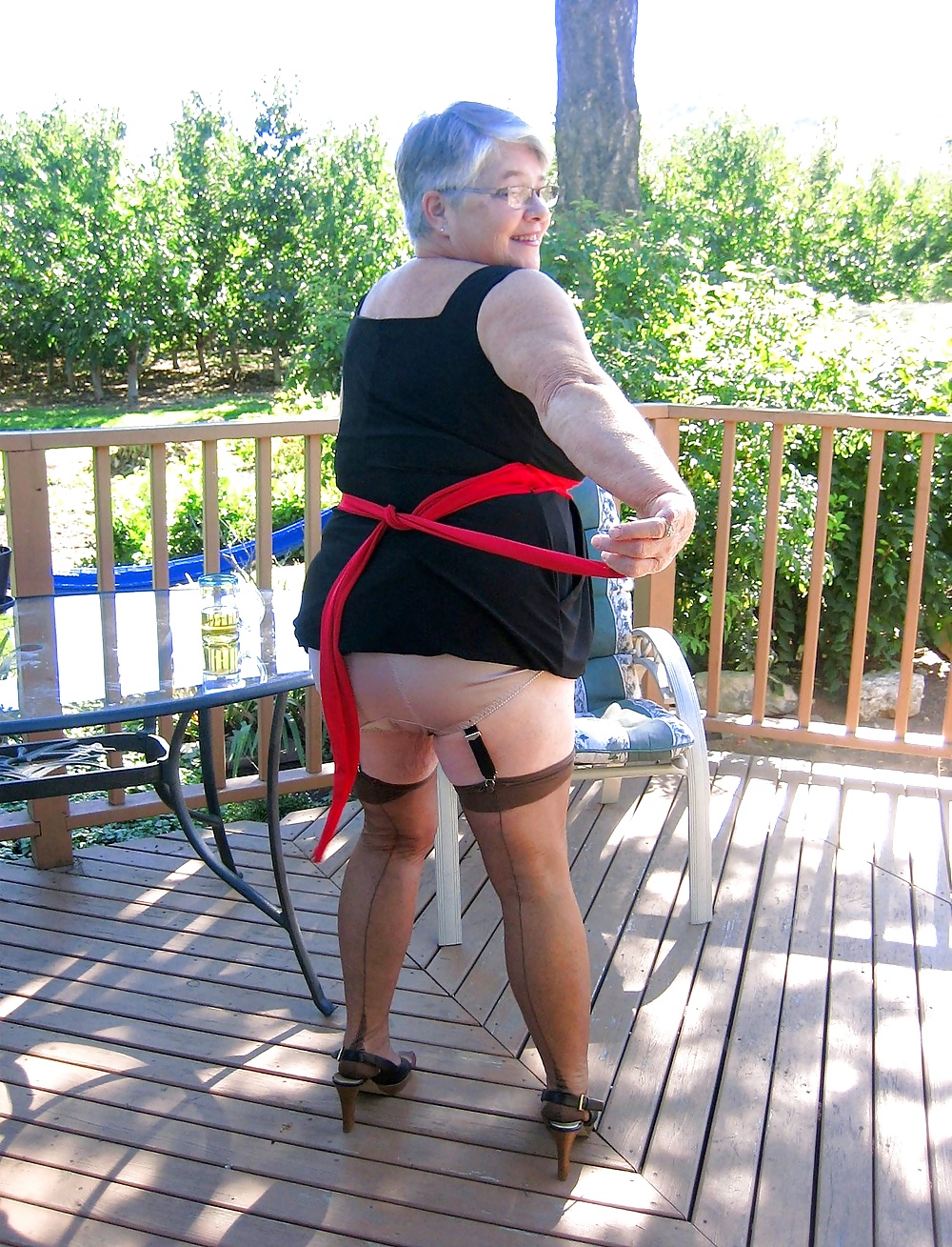 JOSEE  EN TERRASSE #30108996