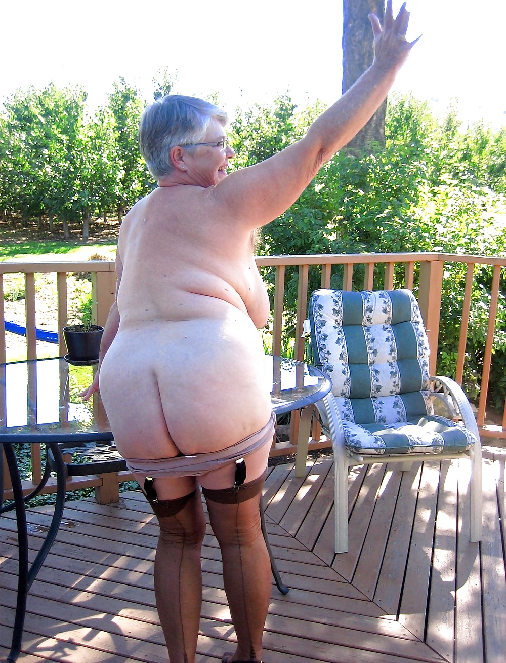 JOSEE  EN TERRASSE #30109130