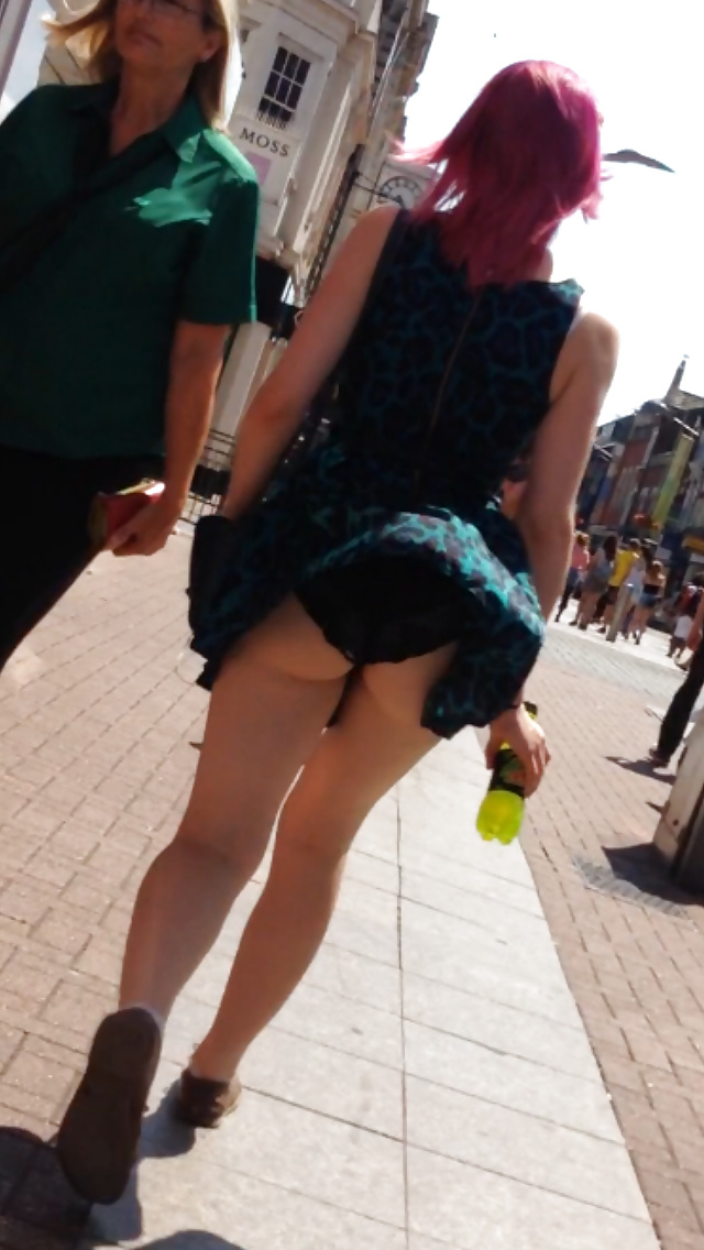 Upskirt in town #33234116