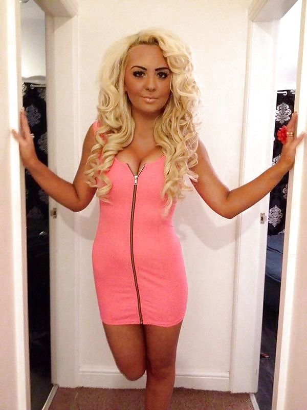 Calientes en vestidos
 #39431856