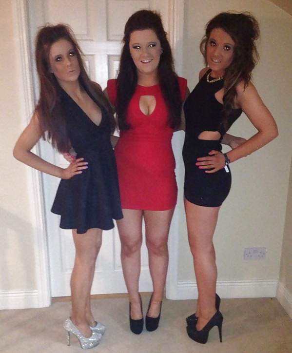 Calientes en vestidos
 #39431903