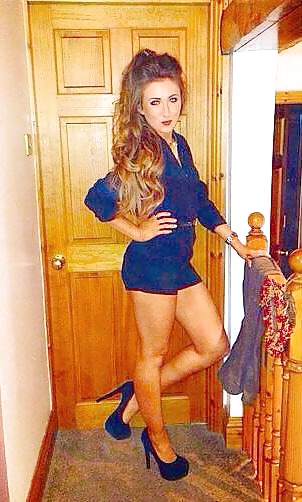 Calientes en vestidos
 #39431991