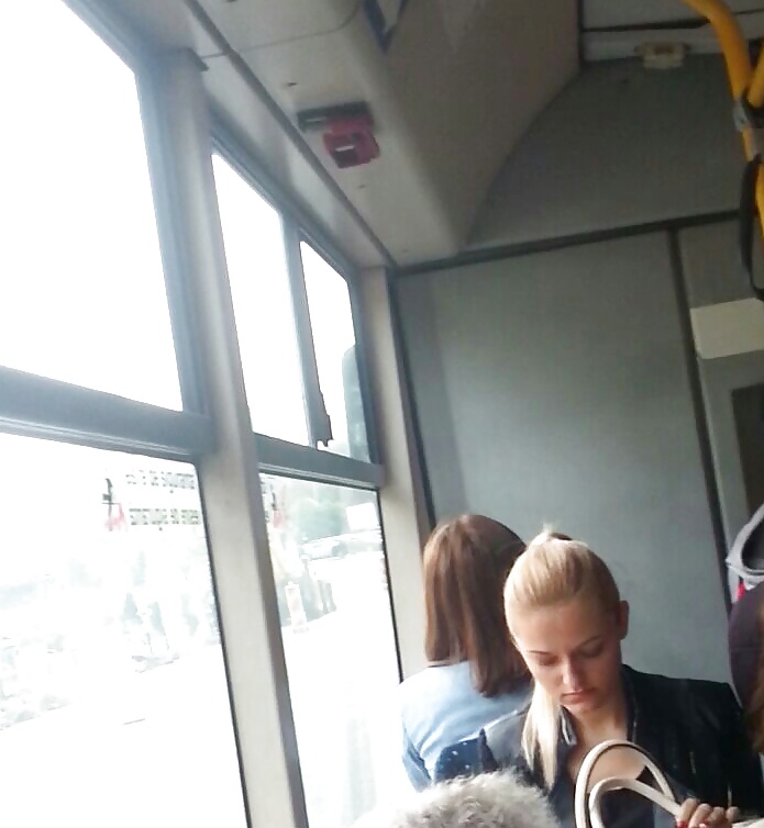 Spy sexy giovani in autobus rumeno
 #32227733