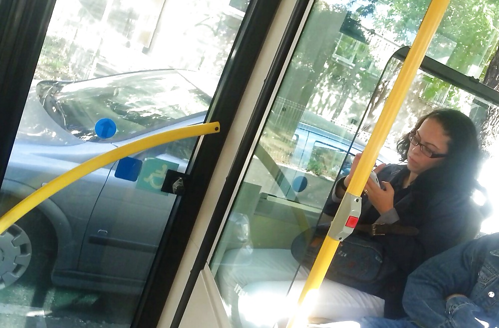 ローマのバスに乗ったセクシーな女性たち
 #32227737