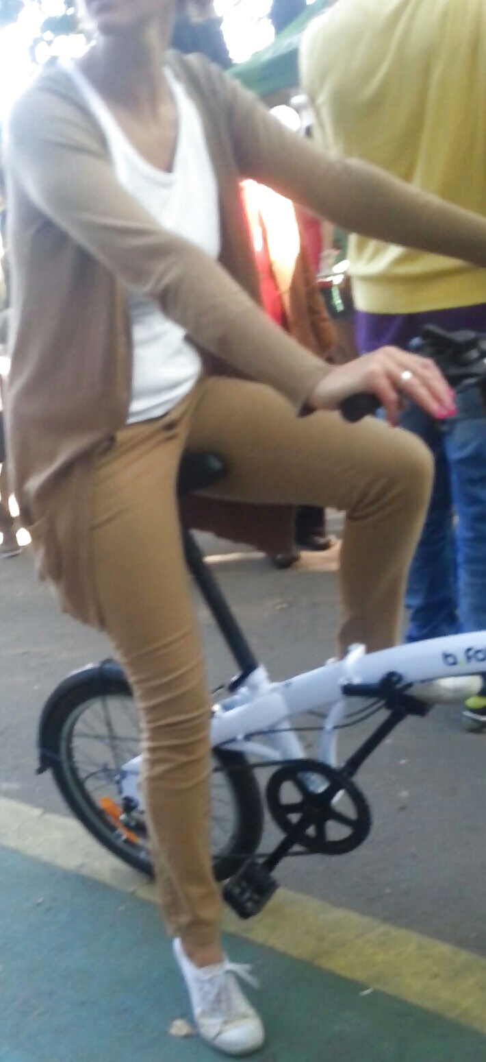 Espiar a las mujeres sexy en bicicleta rumano
 #30683581