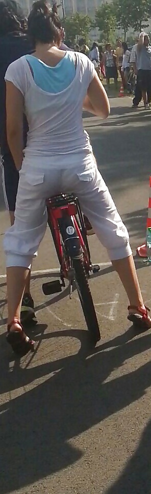 Spion Sexy Frauen Im Fahrrad Rumänisch #30683605