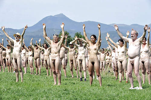 Nudistes Poilues #26408625