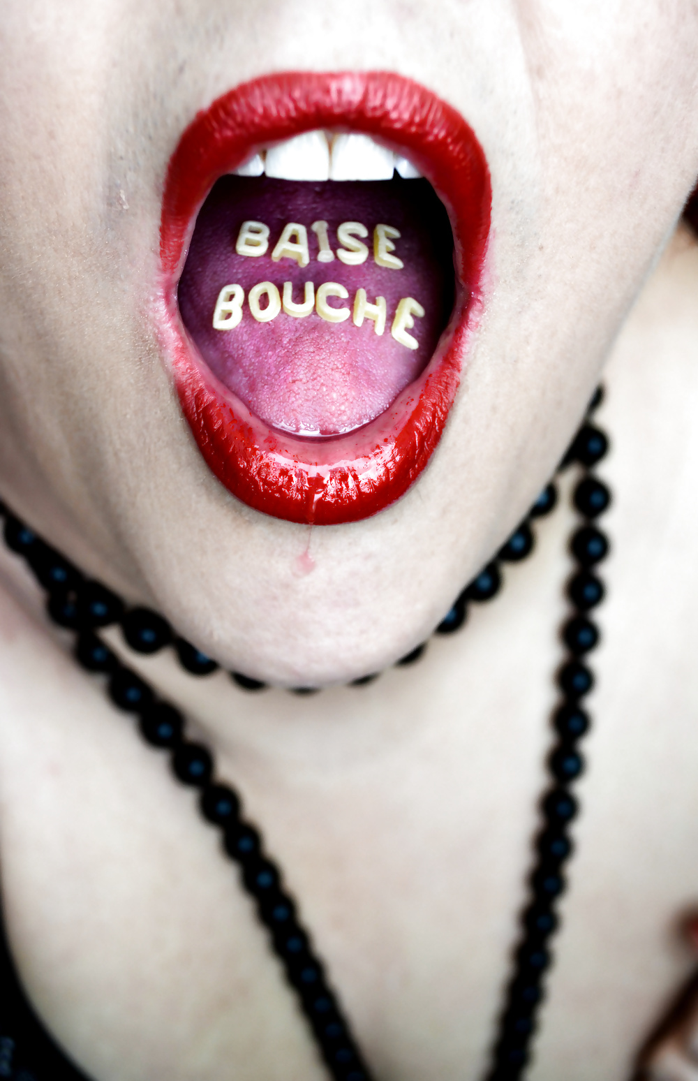 Bouche obsedante #33515408