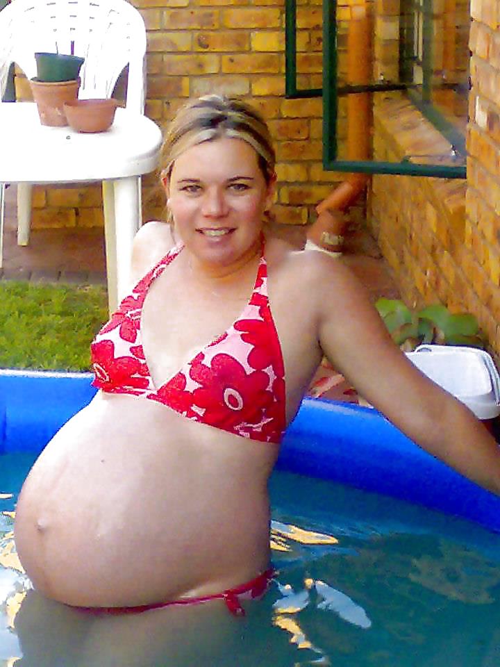 Enceinte en maillot de bain #36779465