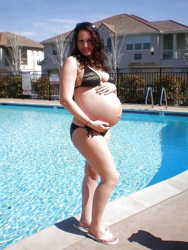 Enceinte en maillot de bain #36779473