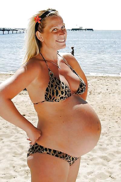 Enceinte en maillot de bain #36779478