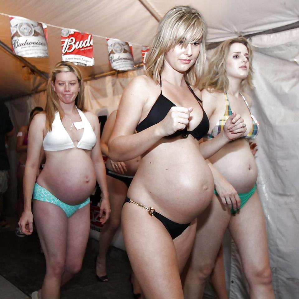 Enceinte en maillot de bain #36779490