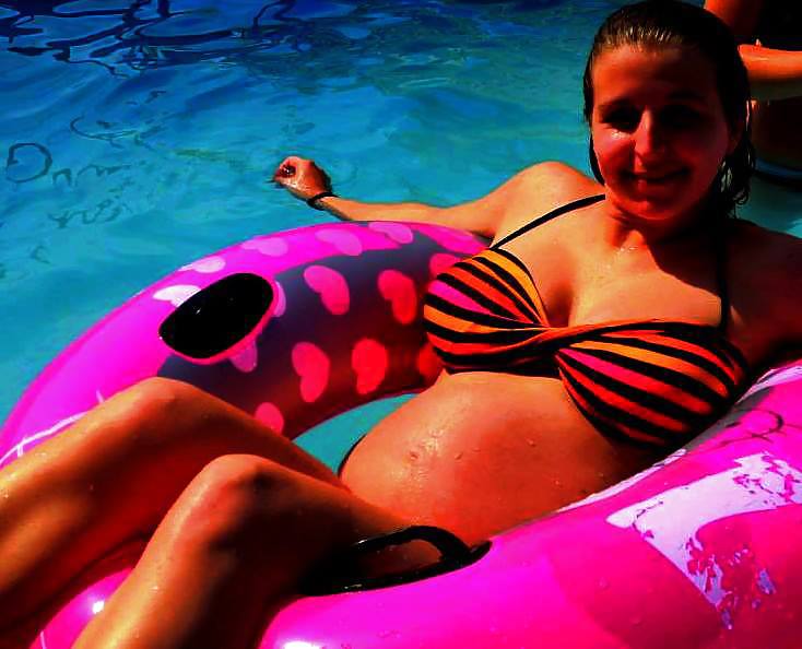 Enceinte en maillot de bain #36779512