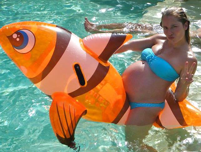 Enceinte en maillot de bain #36779519