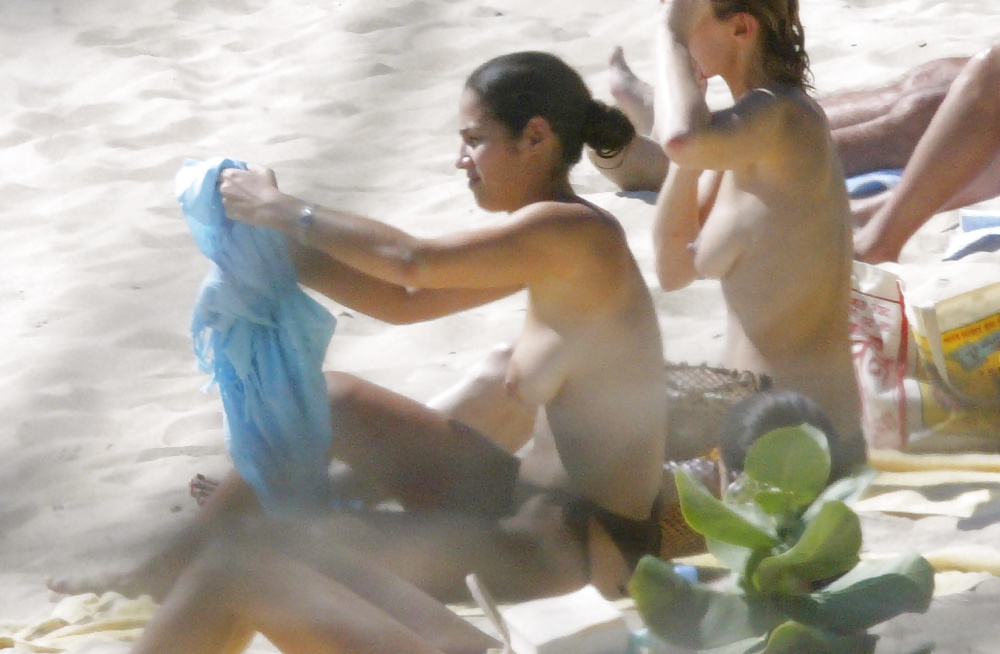 Elisa tovati 2014 topless plage #32568608